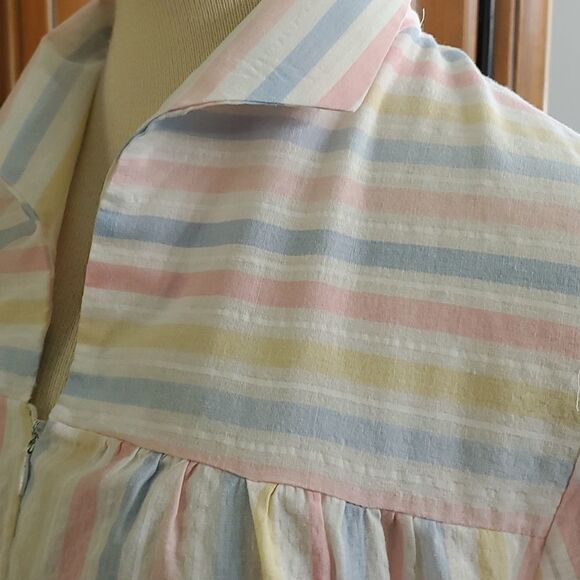 Vandenberg vintage long zipper light weight Robe. Size Medium, striped. Pockets - Picture 4 of 12